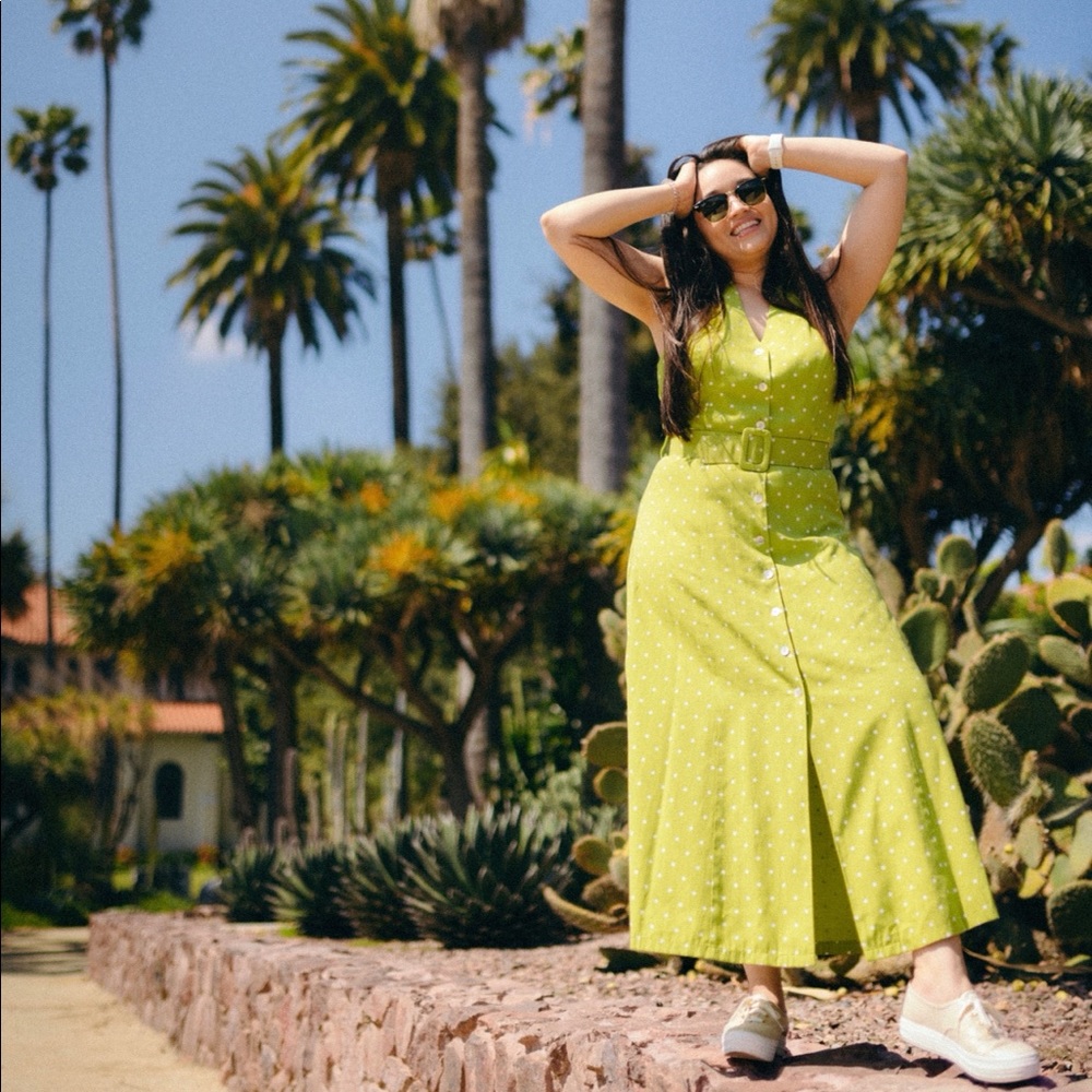 Vintage-like polka dot belted dress